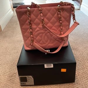 Chanel petite shopping tote